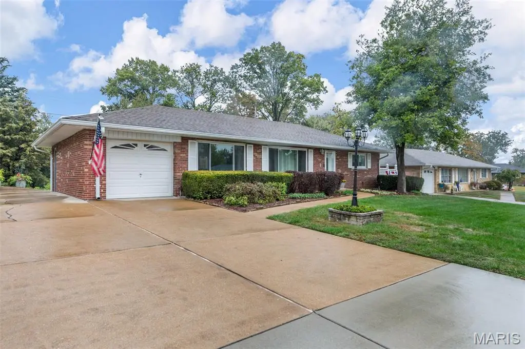 10915 Vargas Drive, Saint Louis, MO 63123 - Image #1