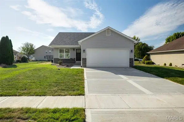 1016 Fox Manor Court, Staunton, IL 62088