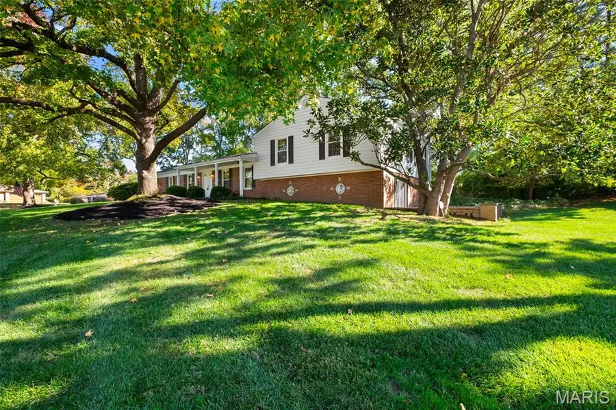 540 Fairways Circle, Creve Coeur, MO 63141 - Image #3