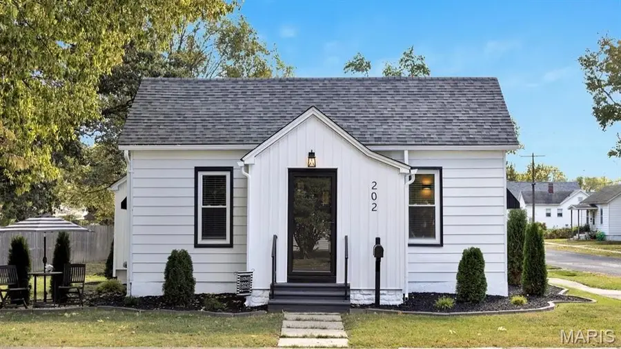 202 E Olive Street, Staunton, IL 62088 - Image #2