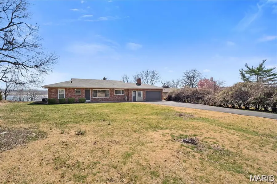 9910 Parkway Drive, Saint Louis, MO 63137 - Image #2