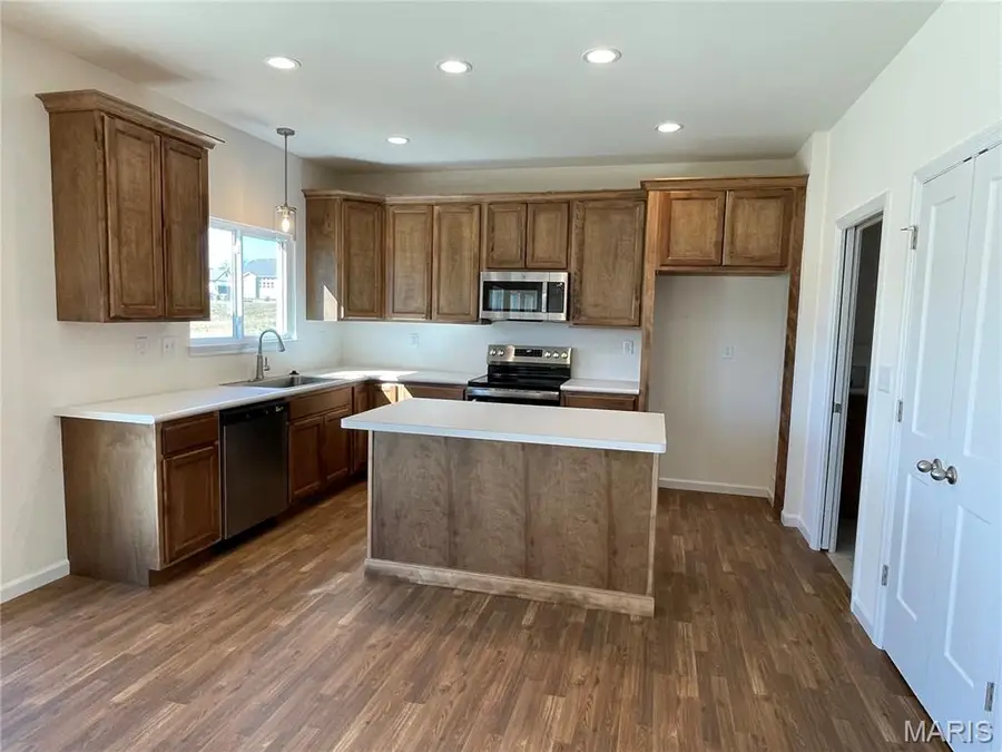 518 Clarks Crossing, Moscow Mills, MO 63362 - Image #2