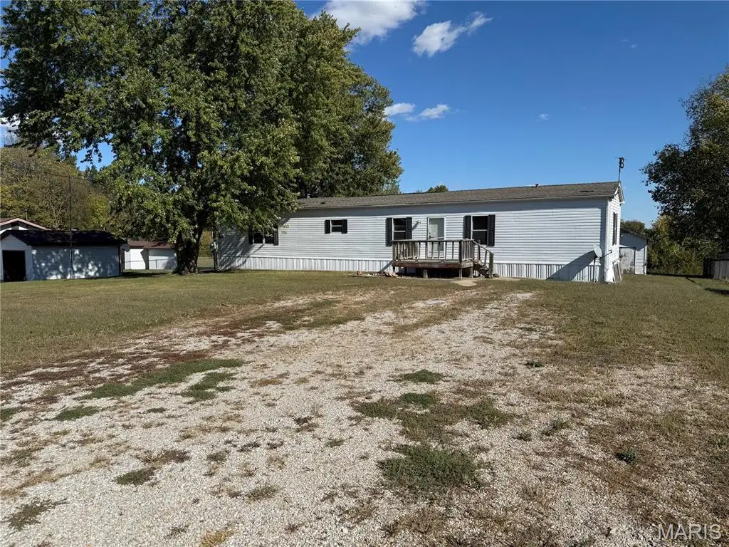645 Lakeview Drive, Shipman, IL 62685 - Image #1