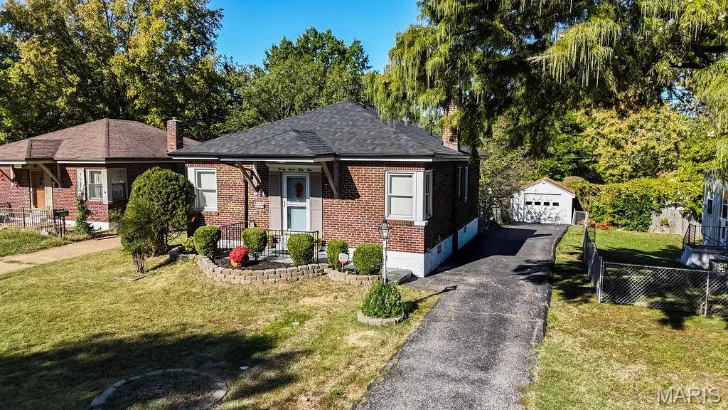 2745 Granda Drive, Saint Louis, MO 63125 - Image #1