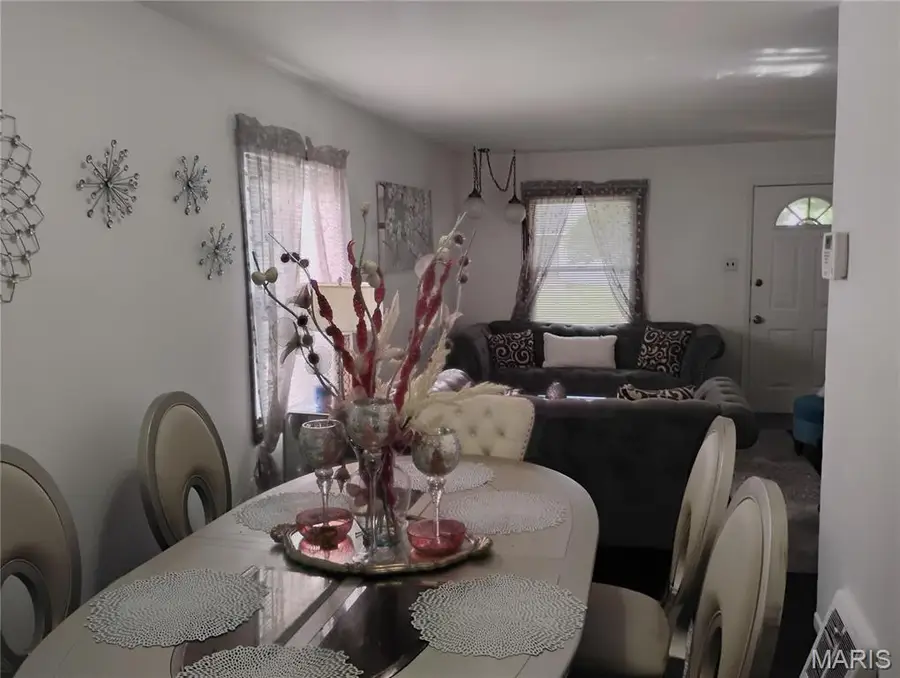 424 Lancashire Road, Saint Louis, MO 63137 - Image #3