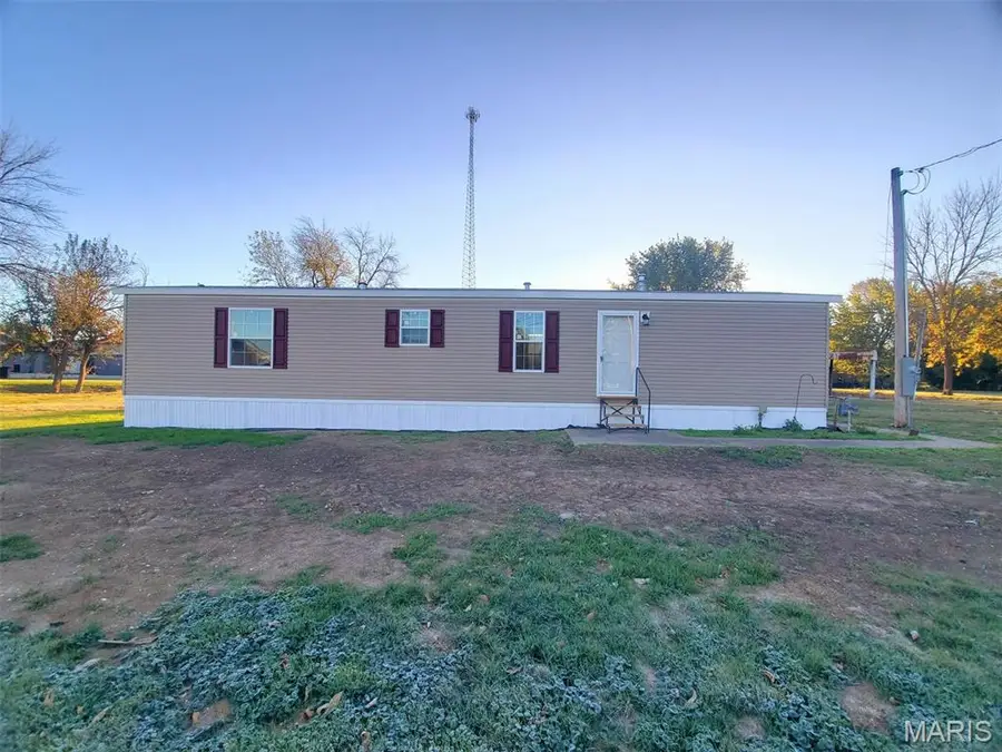 105 N Cherry Street, Lewistown, MO 63452 - Image #2