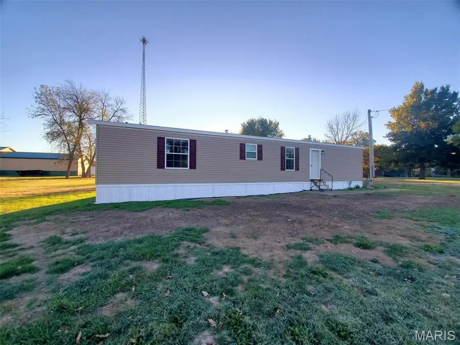 105 N Cherry Street, Lewistown, MO 63452 - Image #3