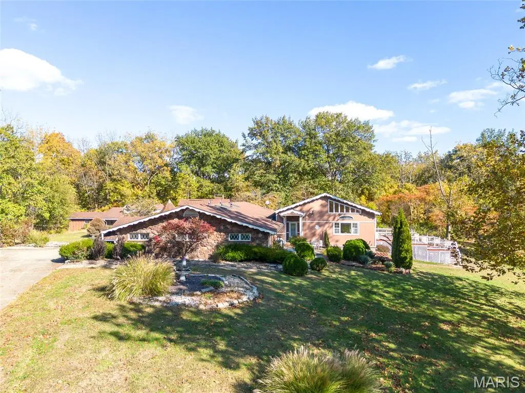 12746 Rolling Hills Drive, Trenton, IL 62293 - Image #1