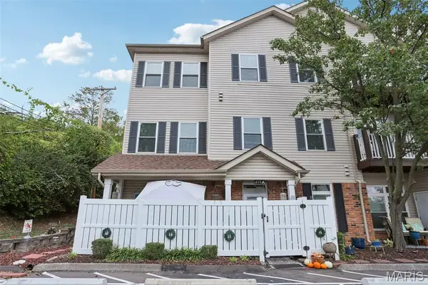 1275 Gardens Circle Drive #A, St Louis, MO 63125