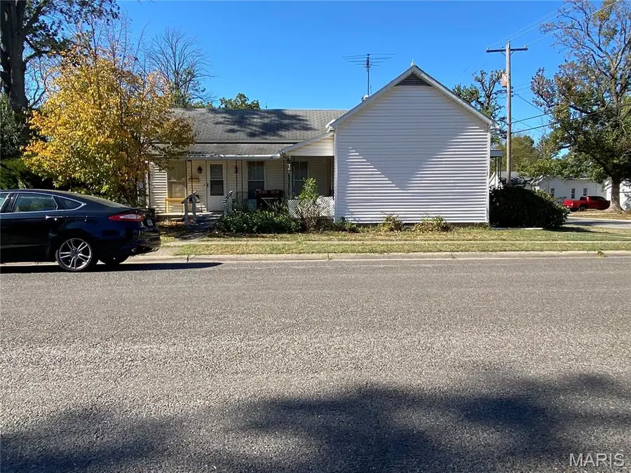 482 E Walnut Street, Nashville, IL 62263 - Image #3