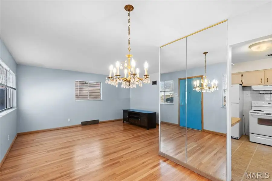 8816 Bridgeport Avenue, Brentwood, MO 63144 - #3