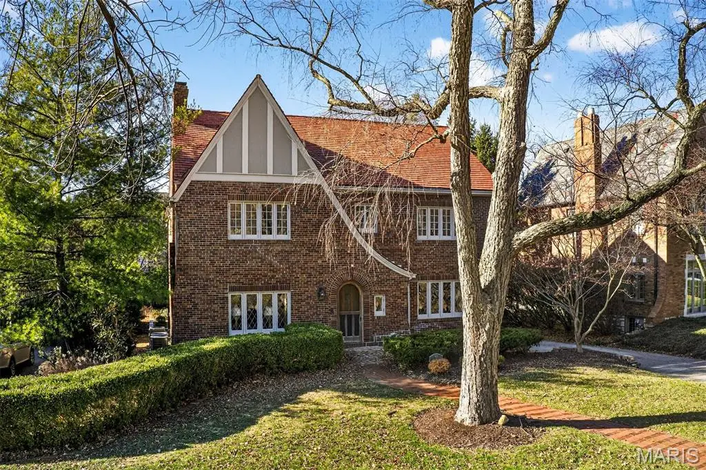 37 Ridgemoor Drive, Clayton, MO 63105 - Image #1