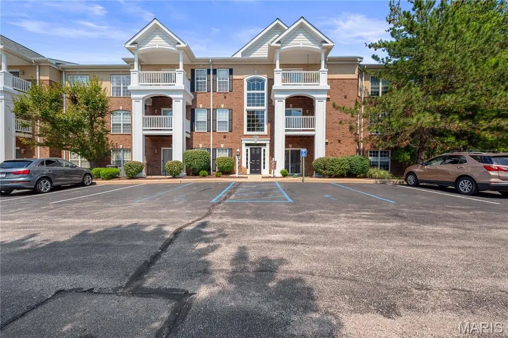 13101 Mill Crossing Court #300, Saint Louis, MO 63141 - Image #1