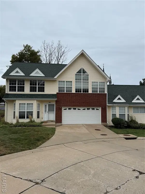 100 Cardinal Villas Drive #2A, St Peters, MO 63376