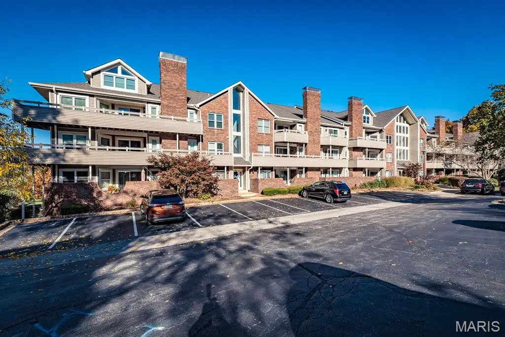 1010 Thoreau Court #301, Creve Coeur, MO 63146 - Image #1
