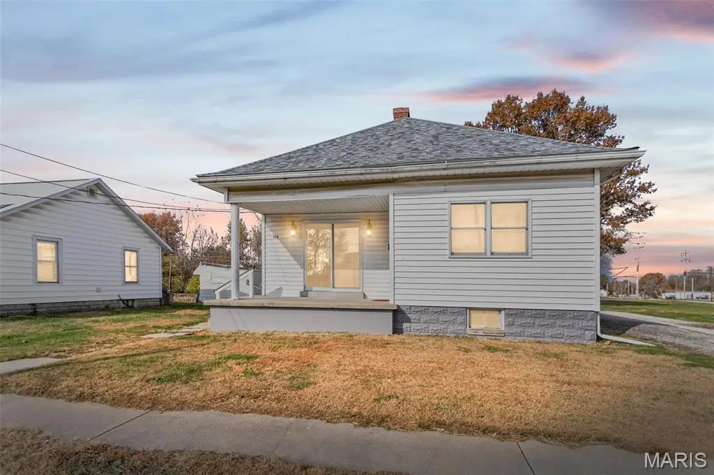 419 E Exchange Street, Jerseyville, IL 62052 - #1