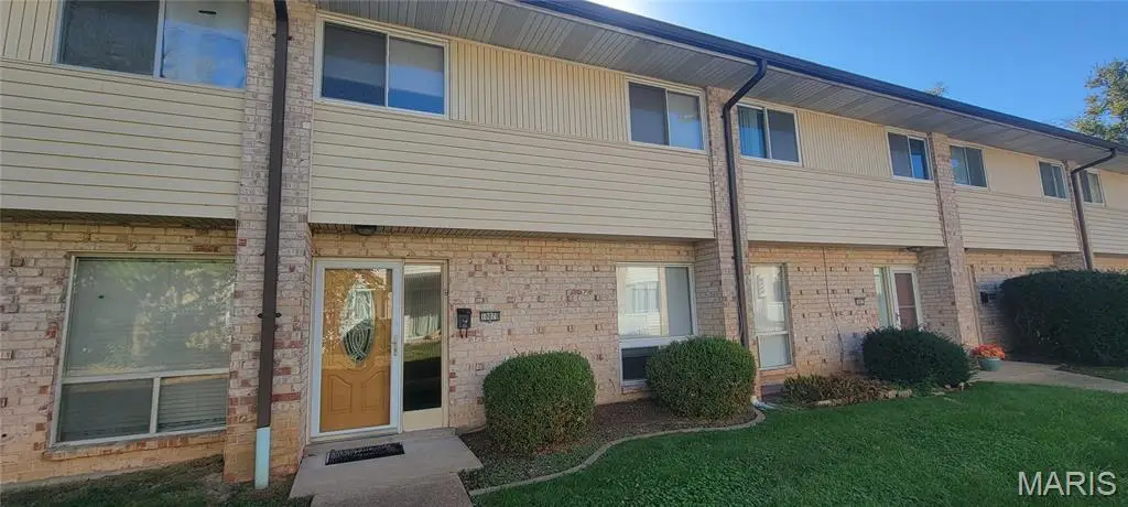 10070 Sakura Drive, Saint Louis, MO 63128 - Image #1