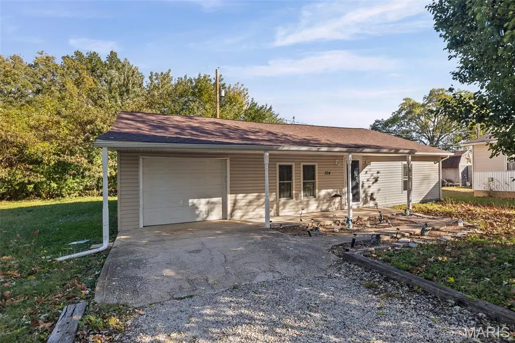 304 Indiana Avenue, South Roxana, IL 62087 - Image #1