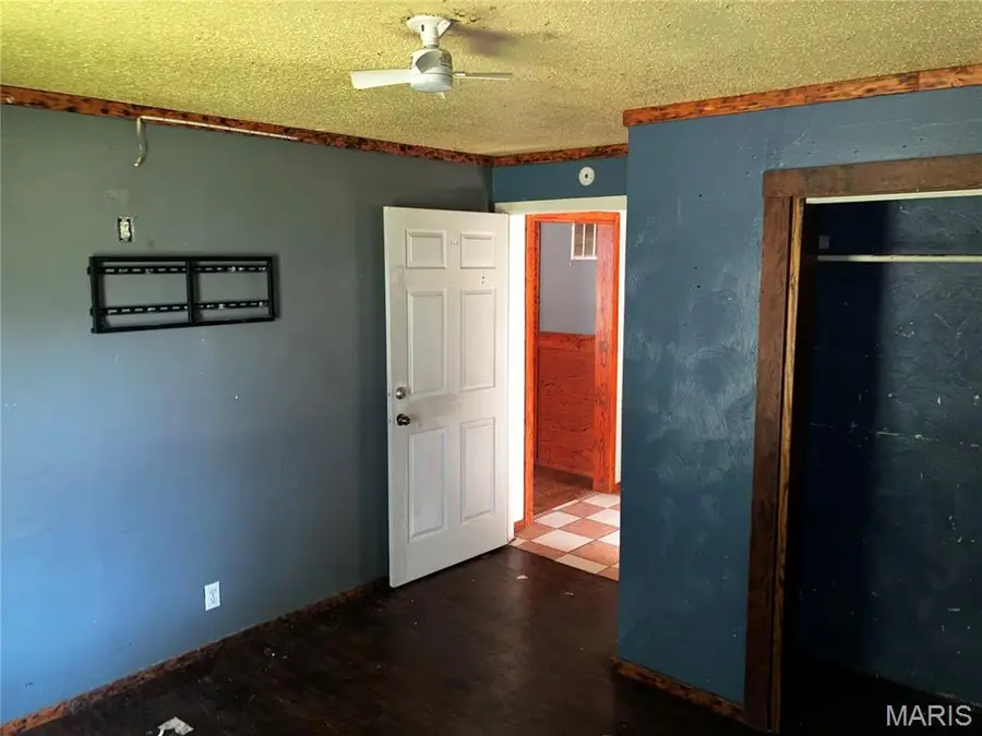 205 E Smith, Benton, IL 62812 - Image #3