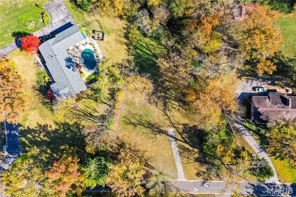 8 Chasselle Lane, St Louis, MO 63141