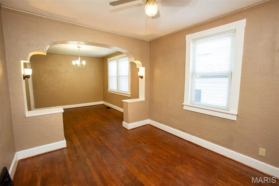 4470 Bingham Avenue, Saint Louis, MO 63116 - Image #2