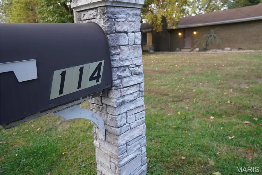 114 Barnett Drive, Edwardsville, IL 62025 - Image #2