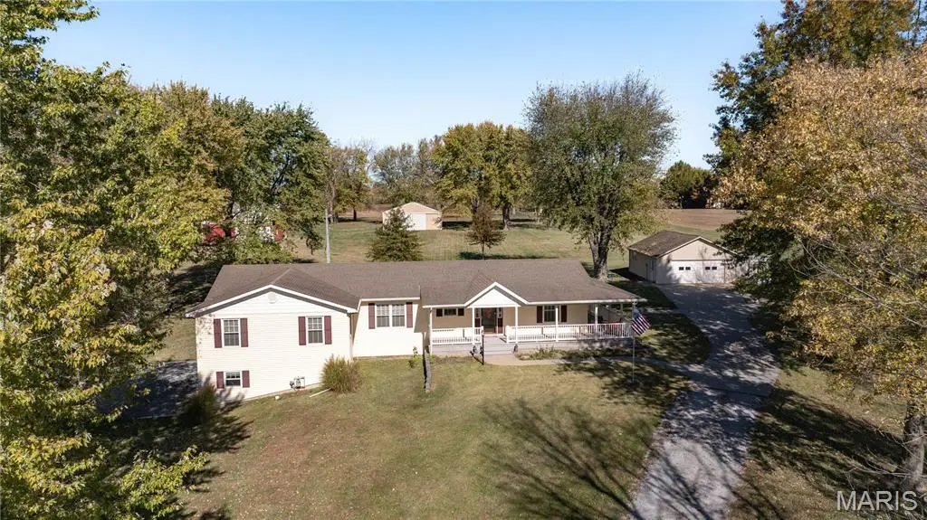 221 E Roosevelt Drive, Moro, IL 62067 - Image #1