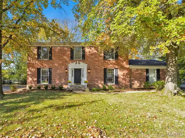 2323 Hollyhead Drive, St Louis, MO 63131
