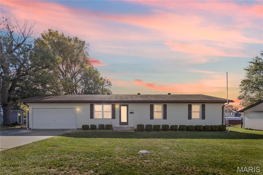 910 W Pine Street, Jerseyville, IL 62052 - Image #1