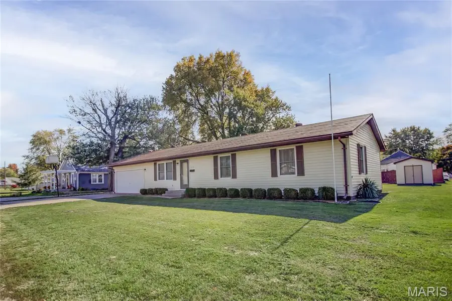 910 W Pine Street, Jerseyville, IL 62052 - Image #2