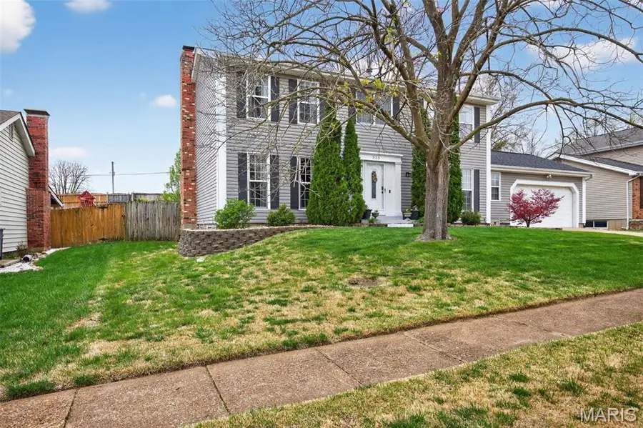 323 Oakleigh Woods Drive, Ballwin, MO 63011 - #2