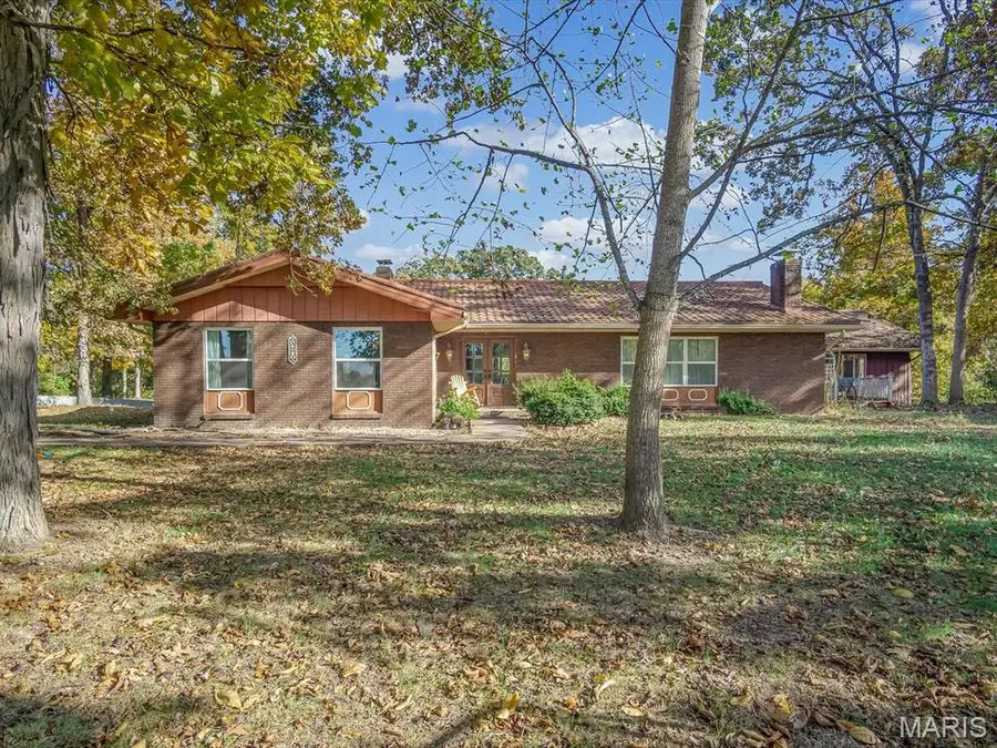 1010 Shawnee Road, Greenville, IL 62246 - Image #2