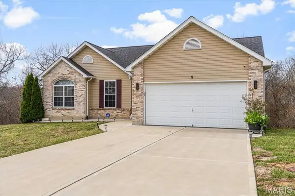 9 Amber Ridge Court, High Ridge, MO 63049