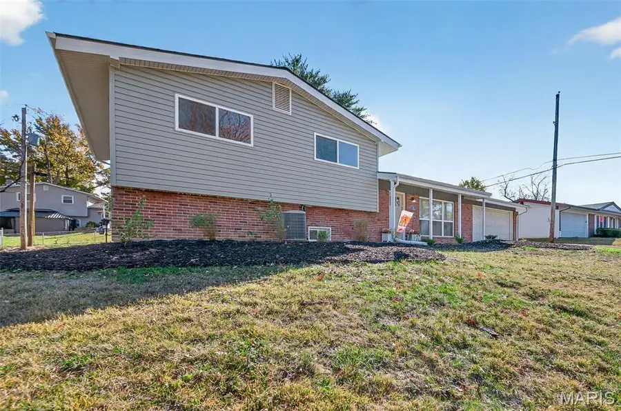 8 Village Drive, Saint Louis, MO 63146 - Image #3