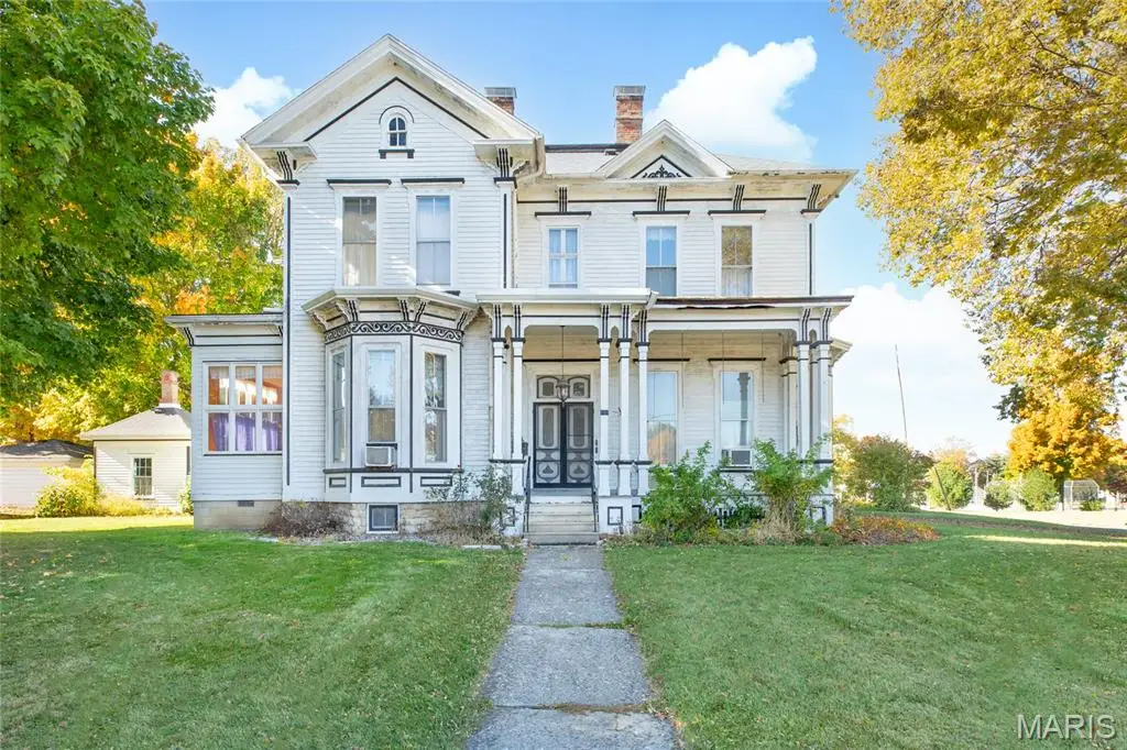 109 N Fourth Street, Carrollton, IL 62016 - #1