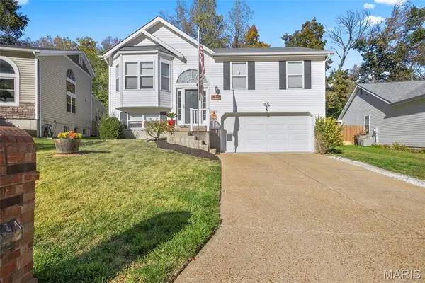 1047 Fenton Park Drive, Fenton, MO 63026