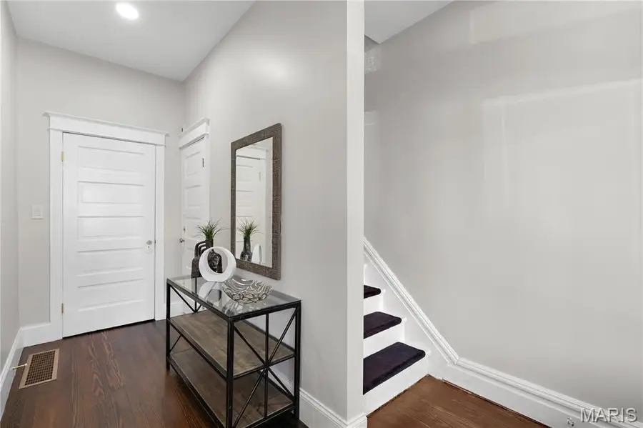 3872 Humphrey Street, Saint Louis, MO 63116 - Image #2