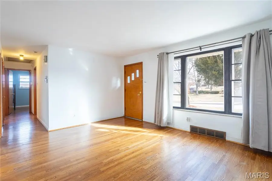 9855 Ione Lane, Saint Louis, MO 63123 - Image #2