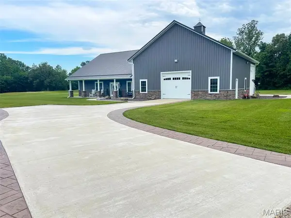 18428 Lake Circle Dr, Dexter, MO 63841