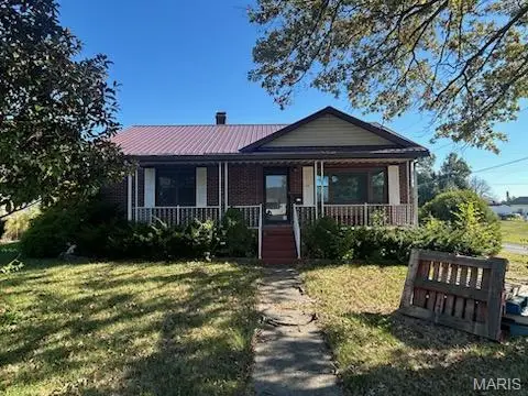 220 S Pine Street, Saint Elmo, IL 62458 - Image #1