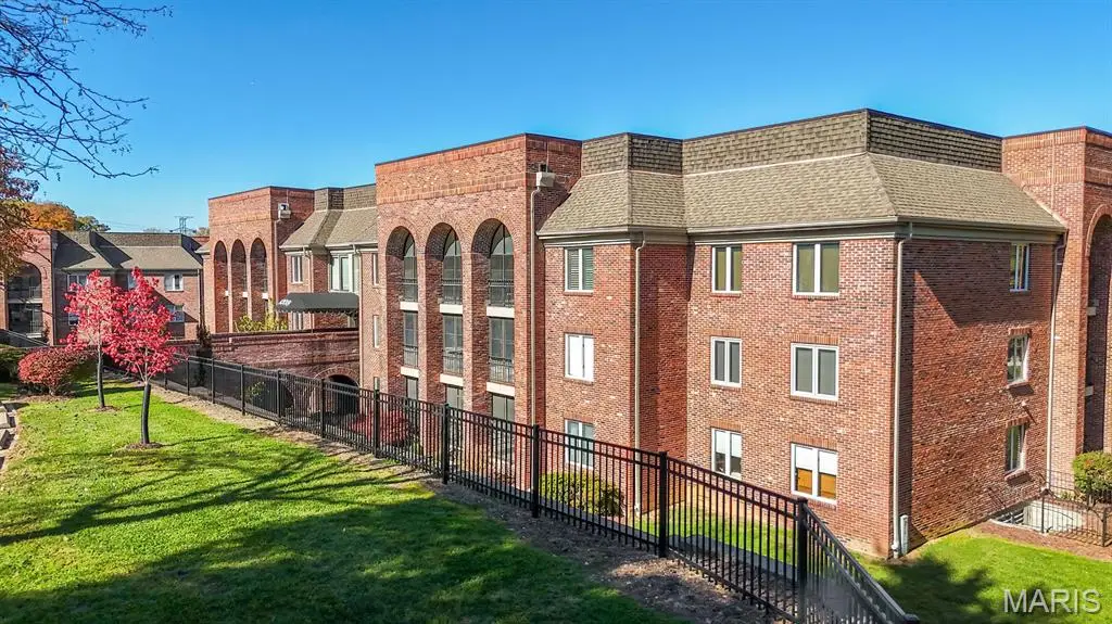 14308 Conway Meadows Court #301, Chesterfield, MO 63017 - Image #1