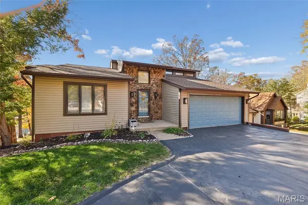 9833 E Vista Drive, Hillsboro, MO 63050