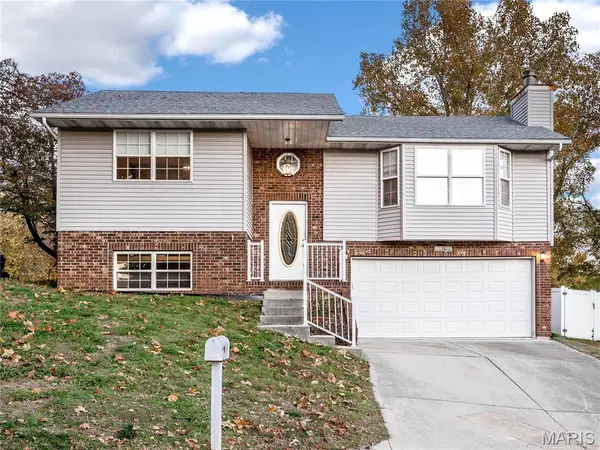 16 Williamsburg Lane, Glen Carbon, IL 62034