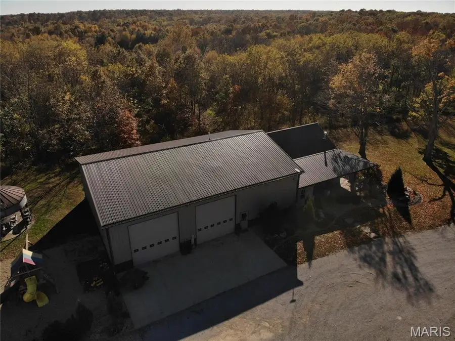 2076 Wisher Road, Patoka, IL 62875 - Image #2