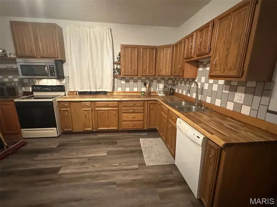 9405 Gentry Avenue, Saint Louis, MO 63125 - Image #3