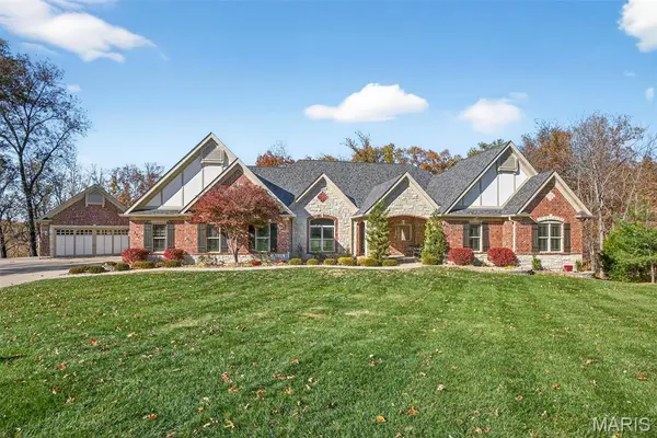 707 Crown Pointe Farms, Defiance, MO 63341