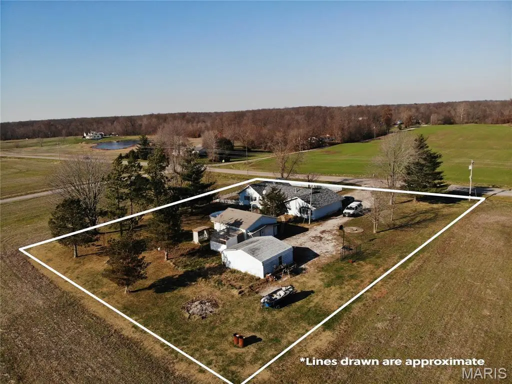 9559 E Dix Irvington Rd, Dix, IL 62830 - Image #1