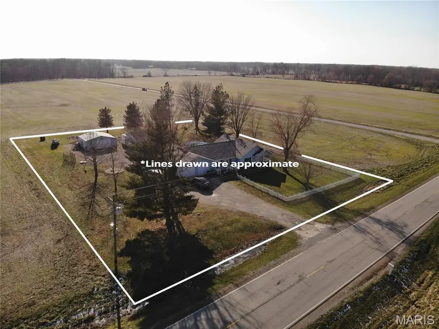 9559 E Dix Irvington Rd, Dix, IL 62830 - Image #2