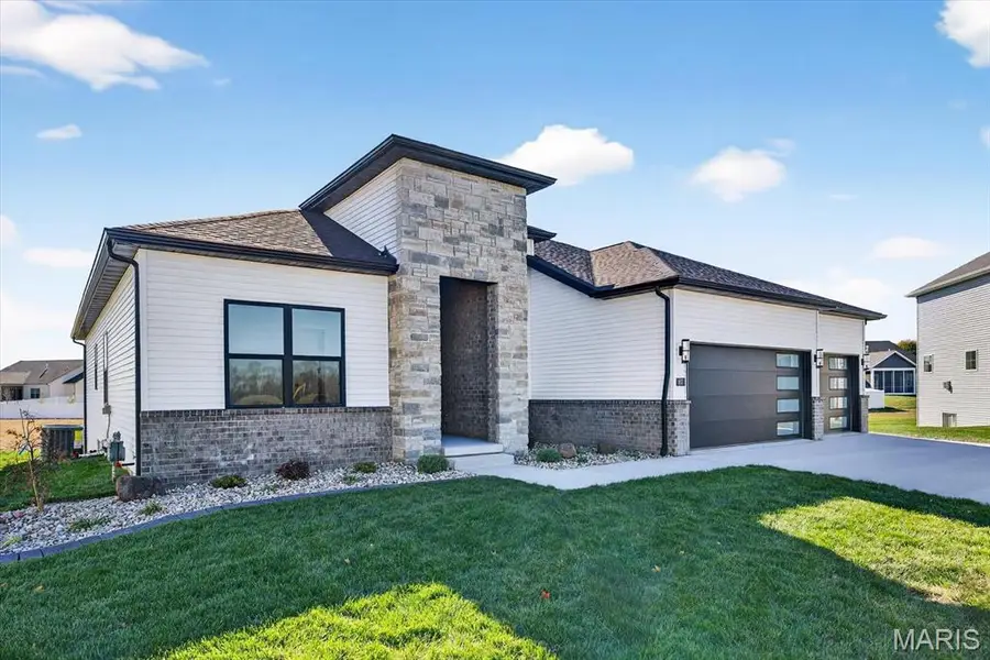 805 Golden Bell Lane, Caseyville Township, IL 62269 - Image #2