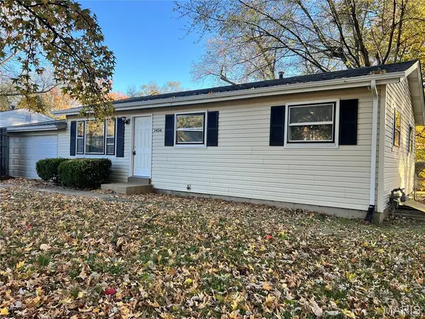 1456 Fairmeadows Lane, St Louis, MO 63138